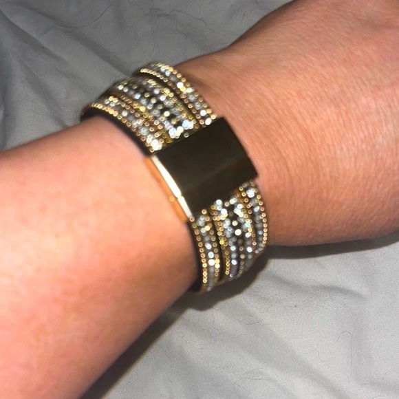 Elegant three strand Gold, Silver black sparkle rhinestone bracelet - Picture 8 of 9